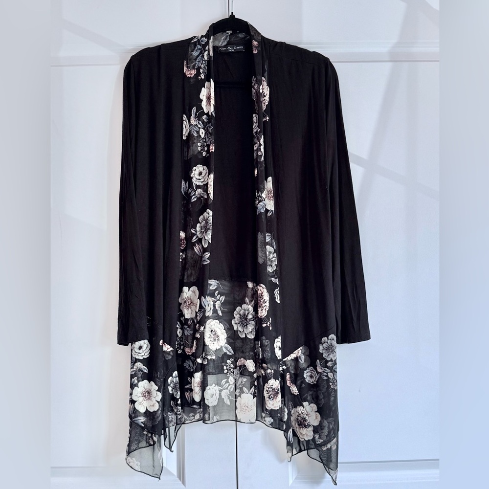 Kim & Cami Black Floral Cardigan SZ.L